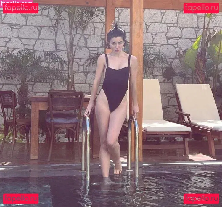 Merve Bolugur Onlyfans Photo Gallery 