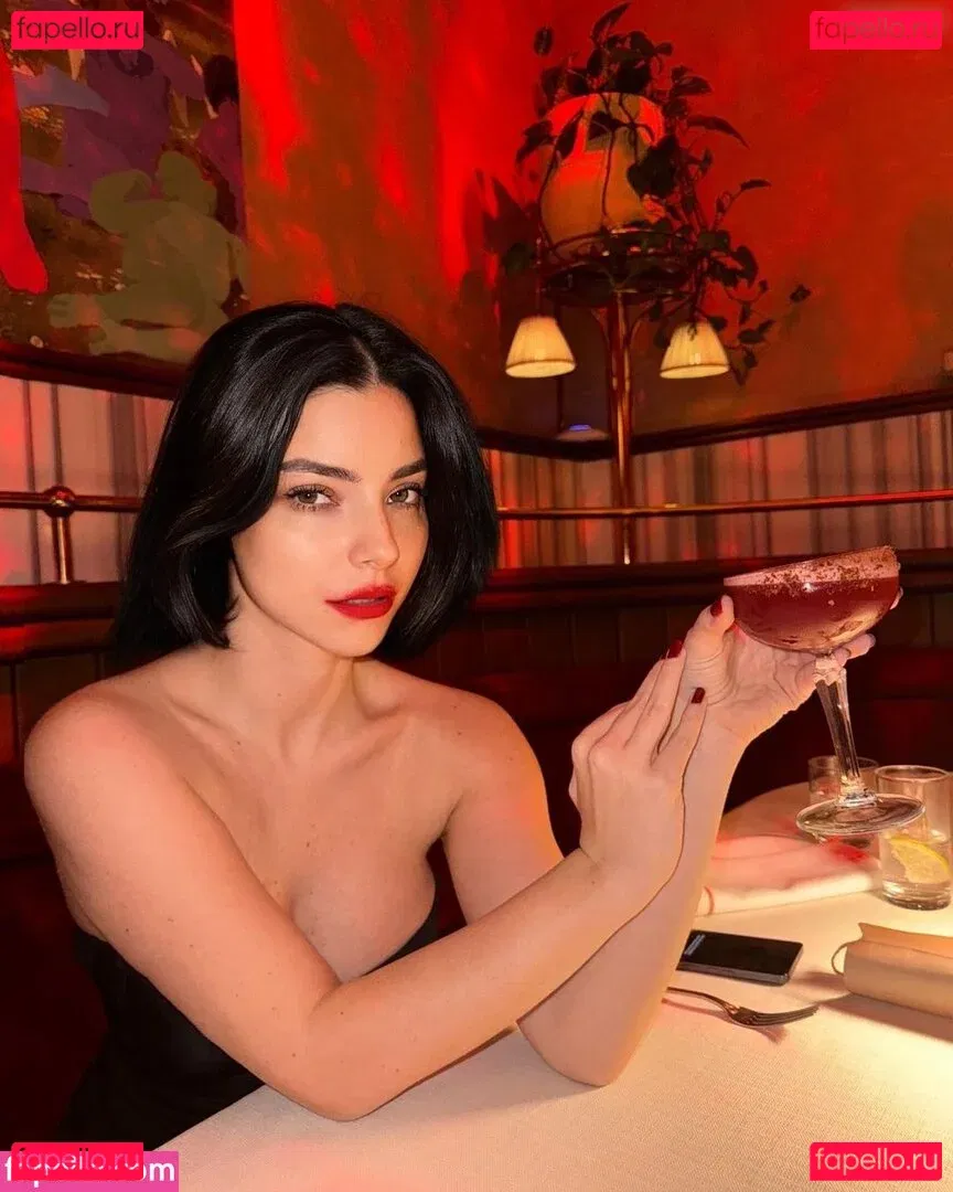 Merve Bolugur Onlyfans Photo Gallery 