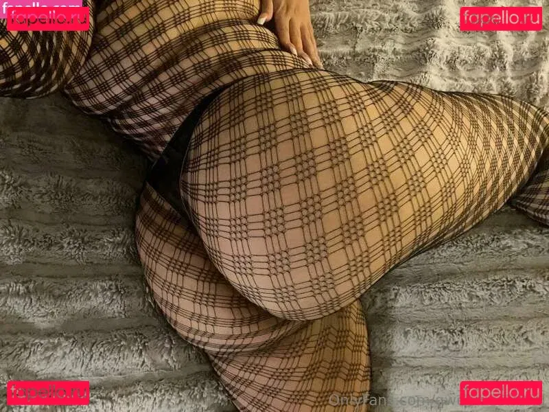 qweeniesw0rld Onlyfans Photo Gallery 