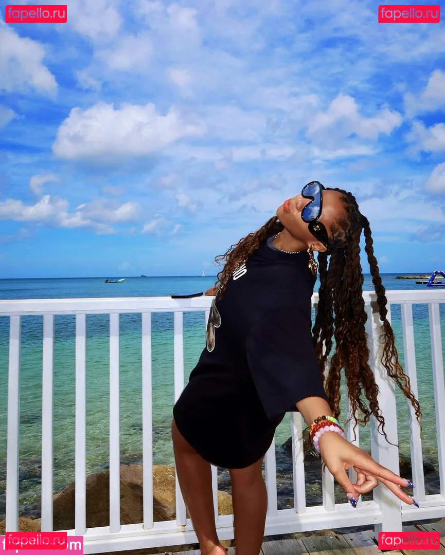 Chloe Bailey Onlyfans Photo Gallery 