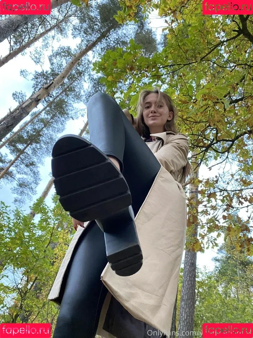 young-goddess Onlyfans Photo Gallery 