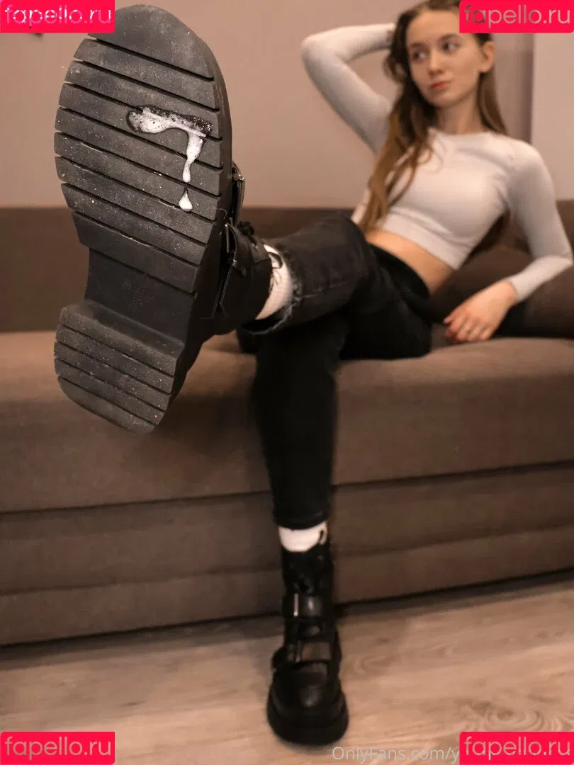 young-goddess Onlyfans Photo Gallery 