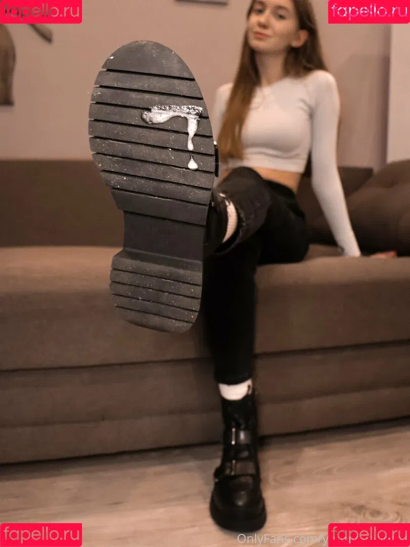 young-goddess Onlyfans Photo Gallery 