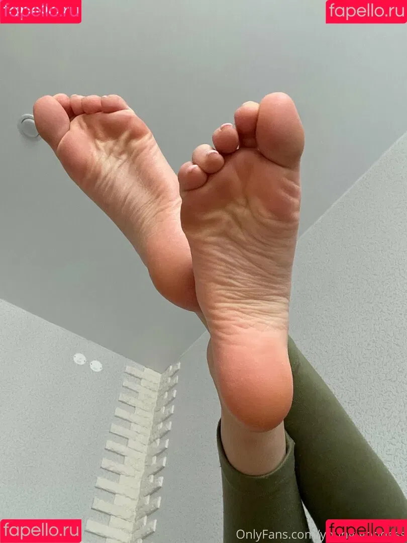 young-goddess Onlyfans Photo Gallery 