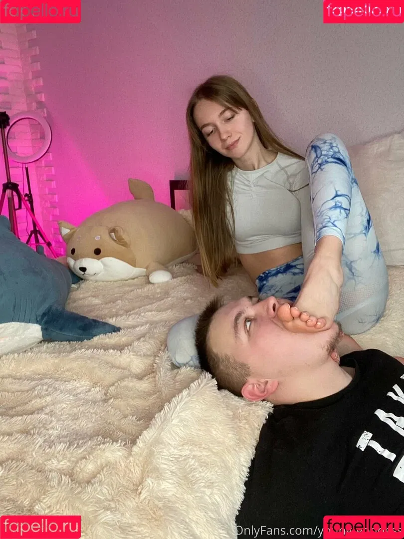 young-goddess Onlyfans Photo Gallery 