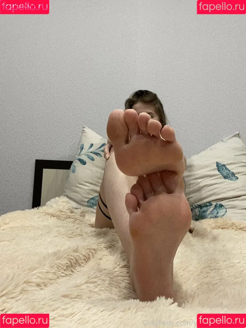 young-goddess Onlyfans Photo Gallery 