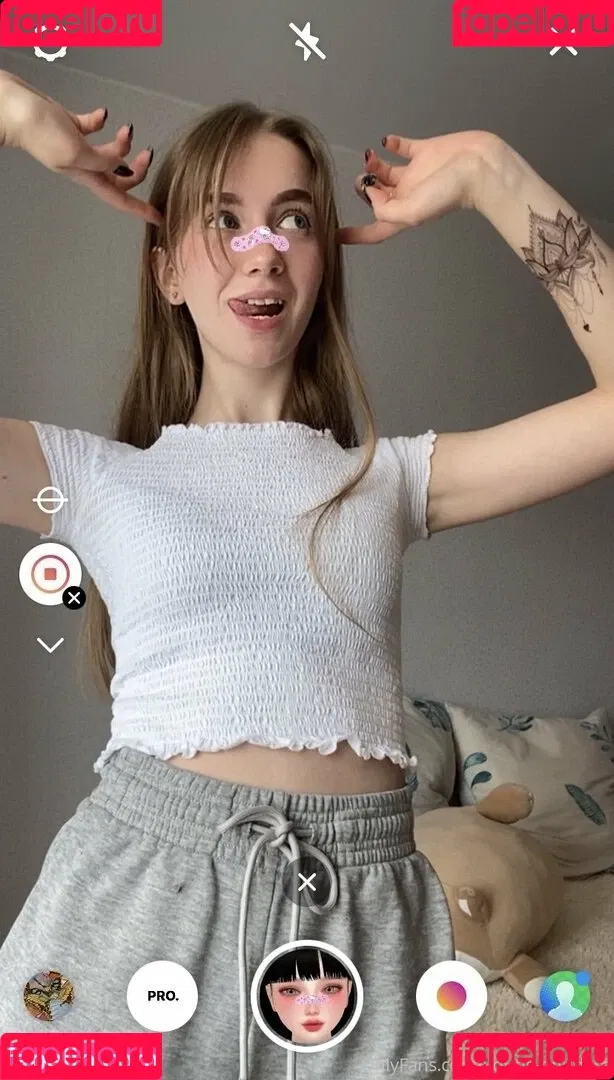 young-goddess Onlyfans Photo Gallery 