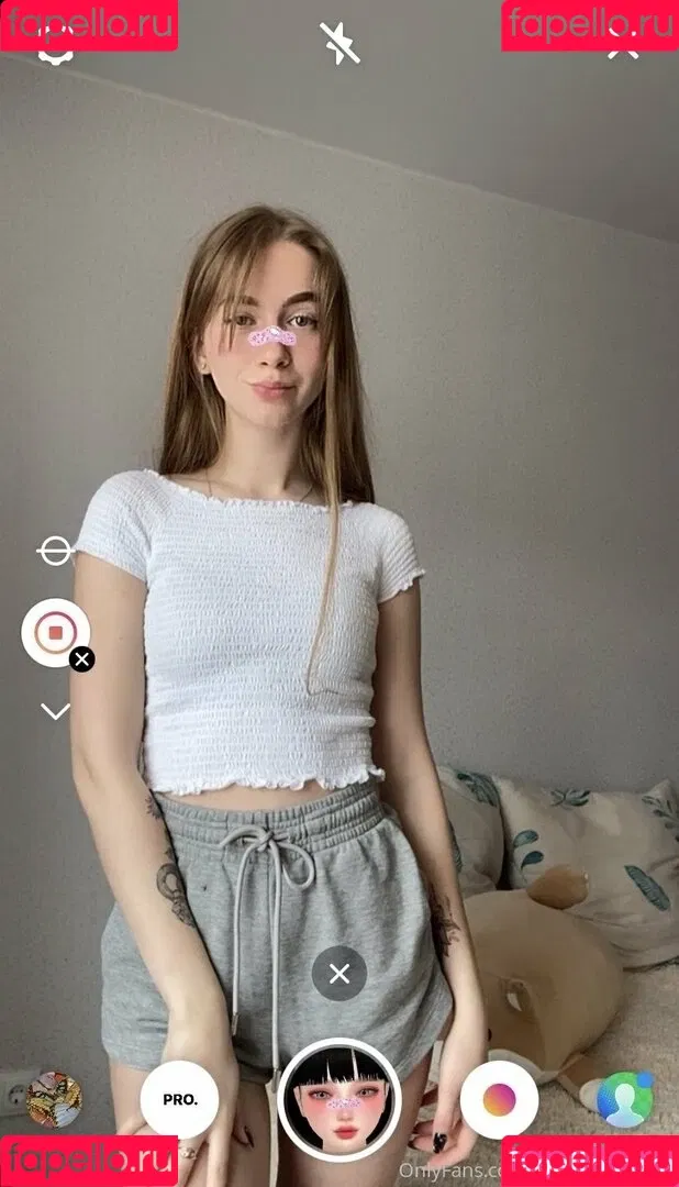 young-goddess Onlyfans Photo Gallery 