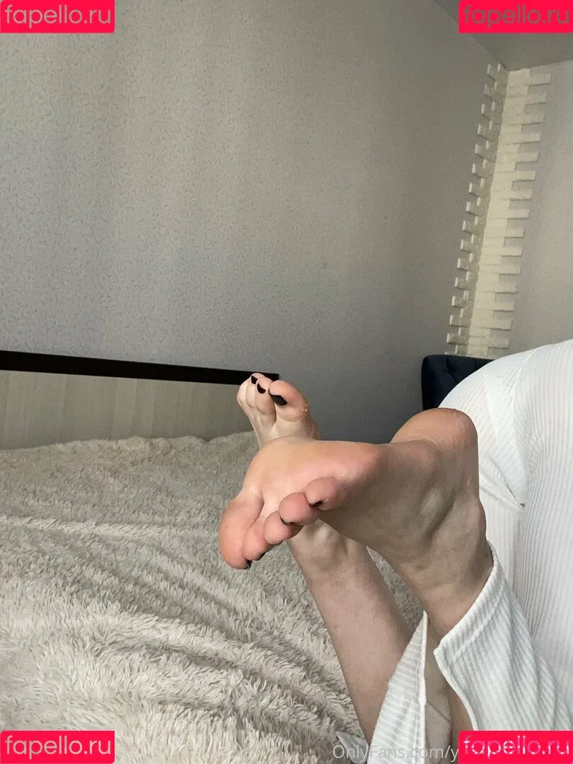 young-goddess Onlyfans Photo Gallery 