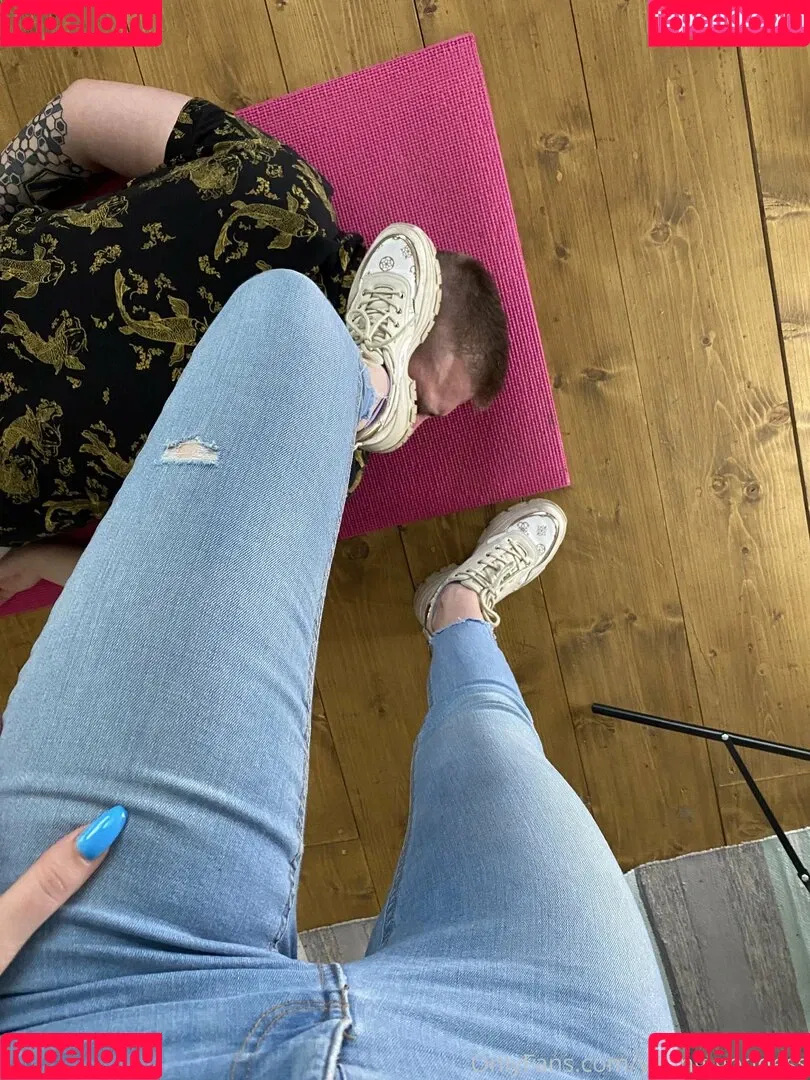 young-goddess Onlyfans Photo Gallery 