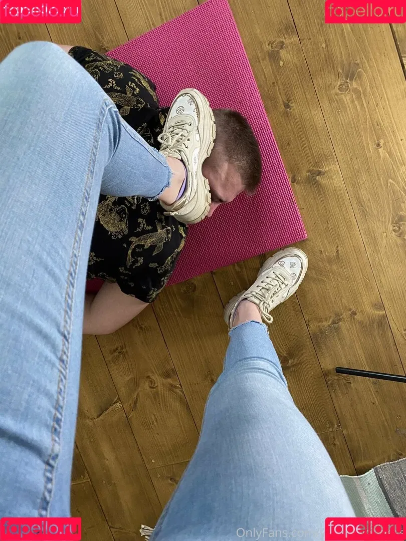 young-goddess Onlyfans Photo Gallery 