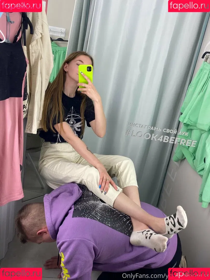 young-goddess Onlyfans Photo Gallery 