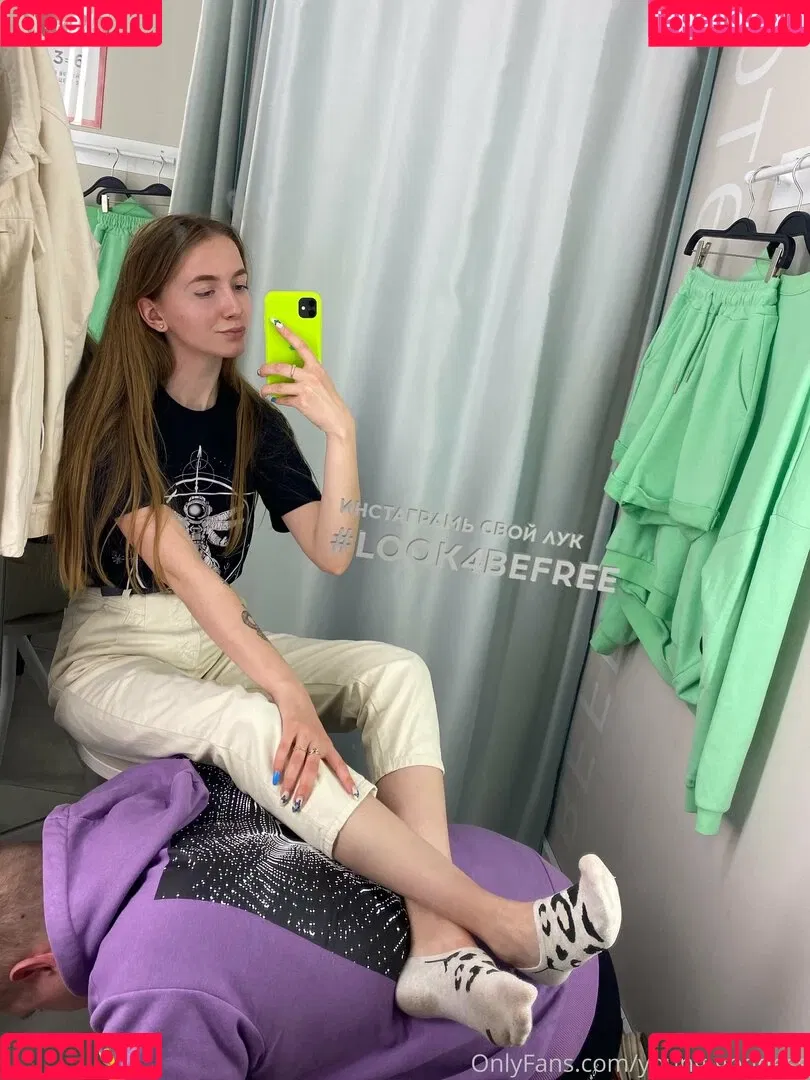 young-goddess Onlyfans Photo Gallery 