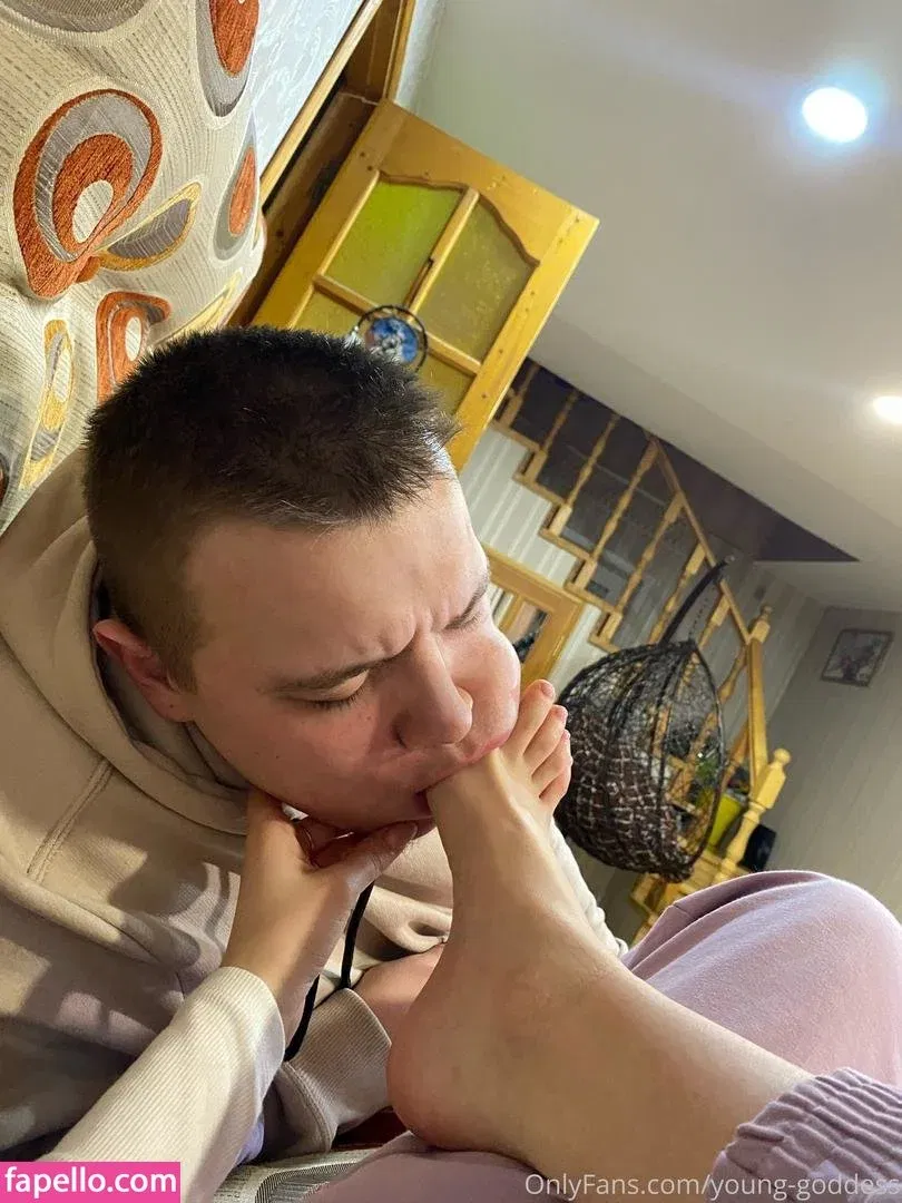 young-goddess Onlyfans Photo Gallery 