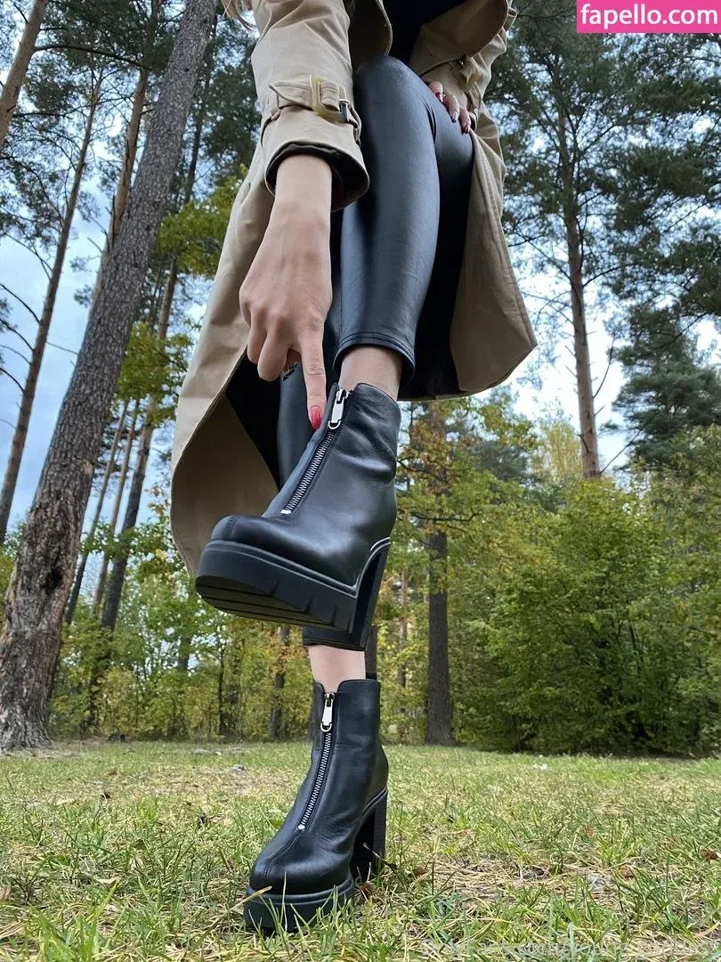 young-goddess Onlyfans Photo Gallery 