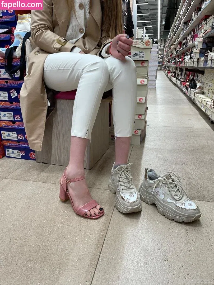 young-goddess Onlyfans Photo Gallery 