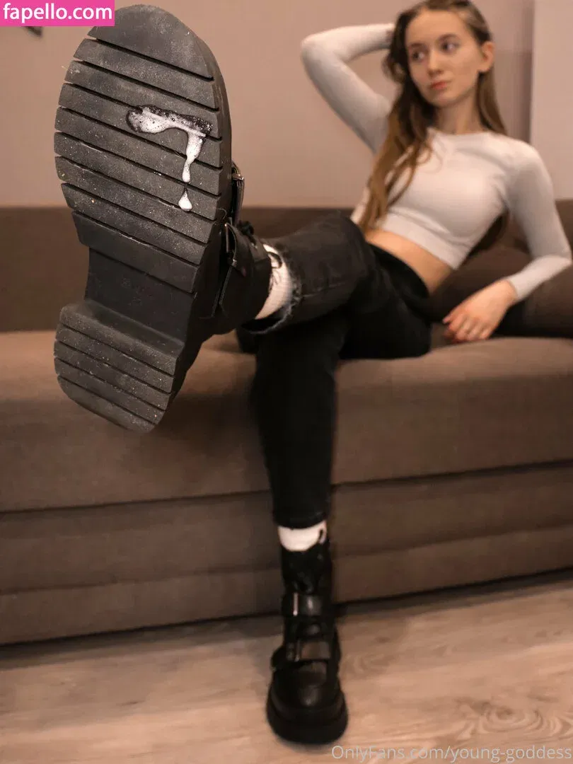 young-goddess Onlyfans Photo Gallery 