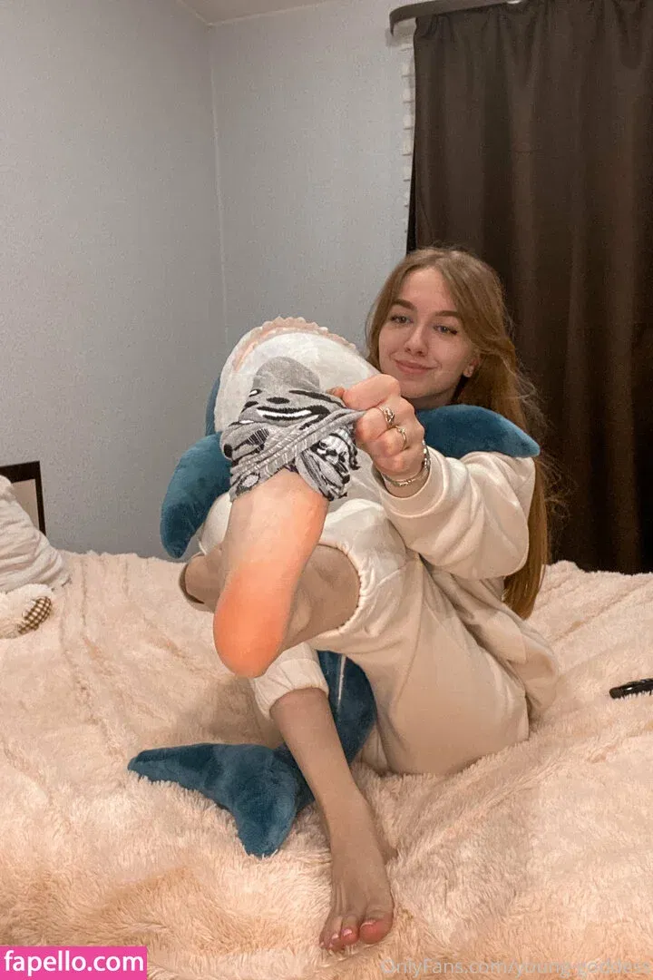 young-goddess Onlyfans Photo Gallery 