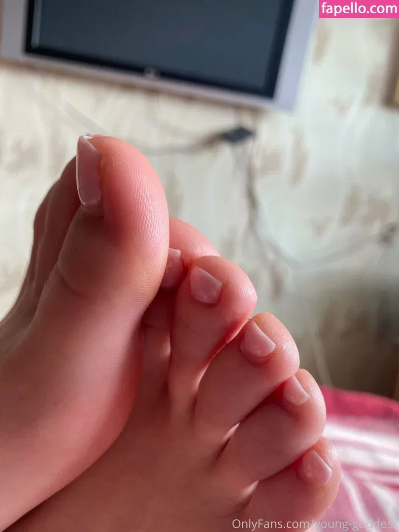 young-goddess Onlyfans Photo Gallery 