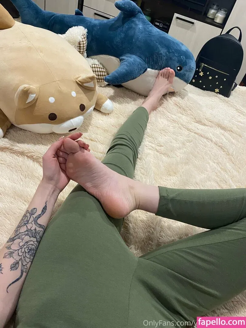 young-goddess Onlyfans Photo Gallery 