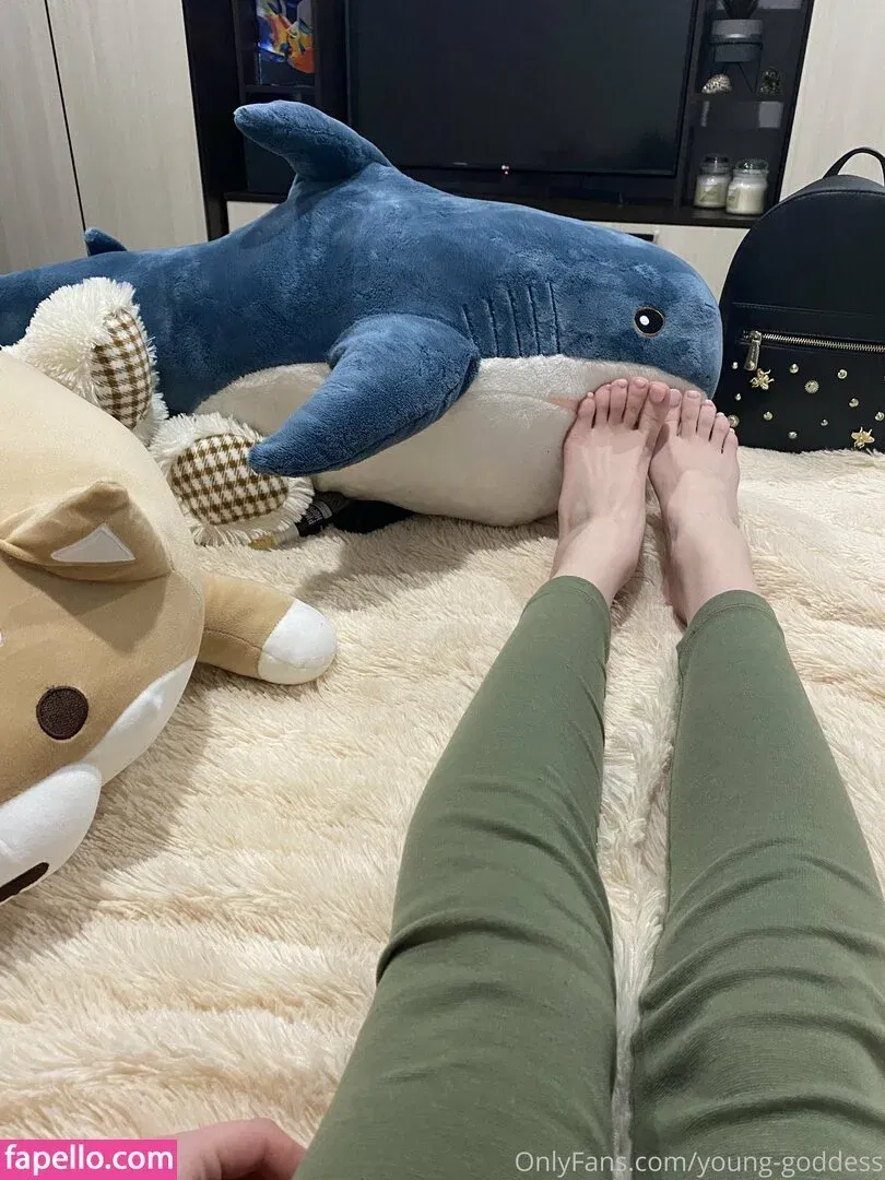 young-goddess Onlyfans Photo Gallery 