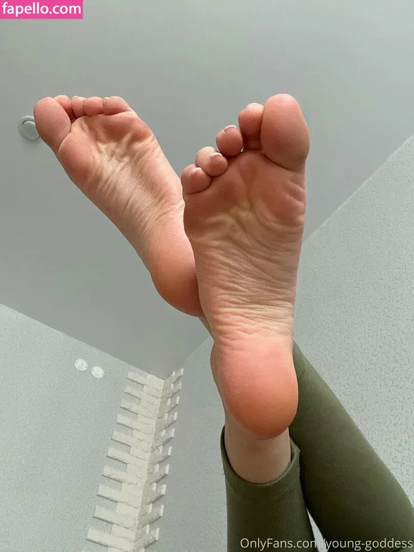 young-goddess Onlyfans Photo Gallery 