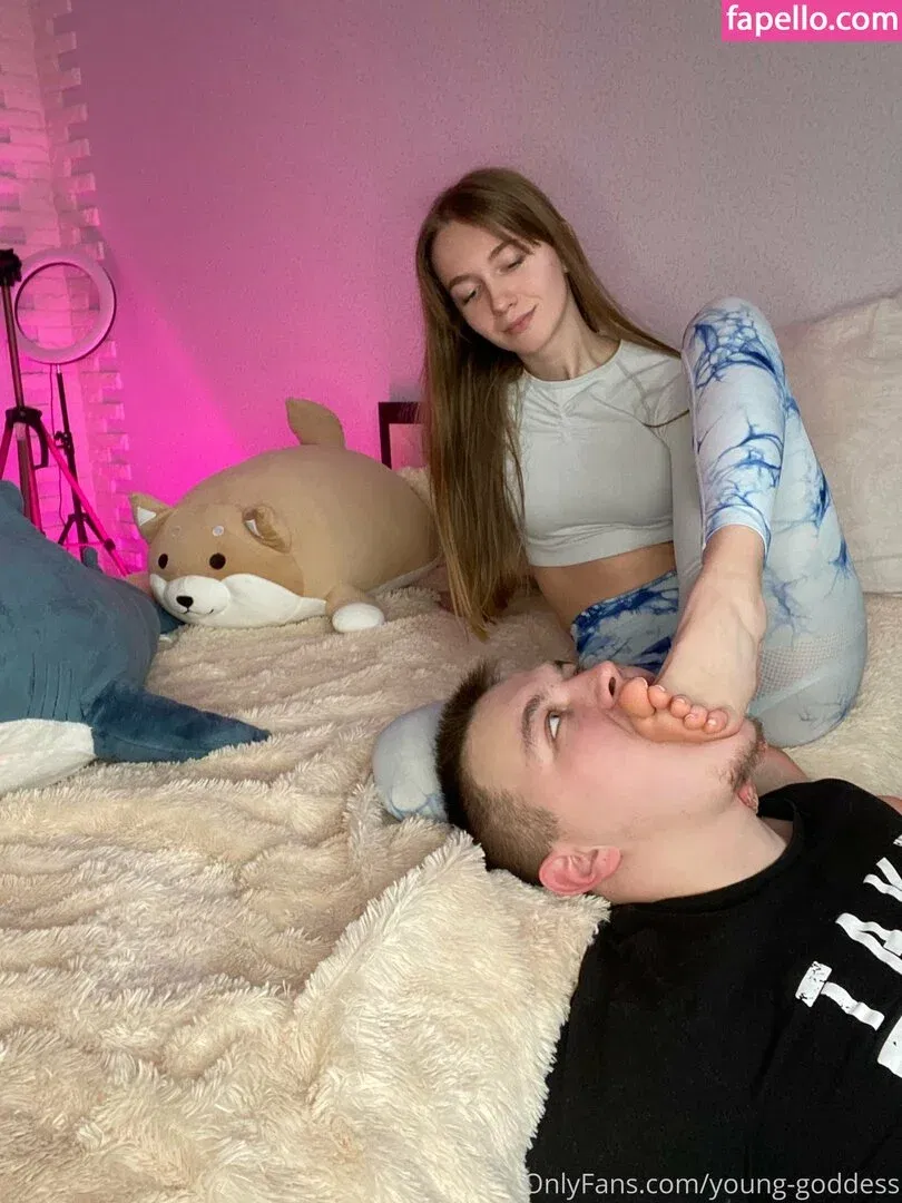 young-goddess Onlyfans Photo Gallery 