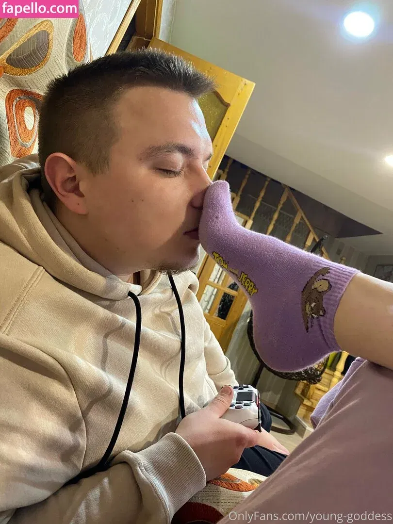 young-goddess Onlyfans Photo Gallery 