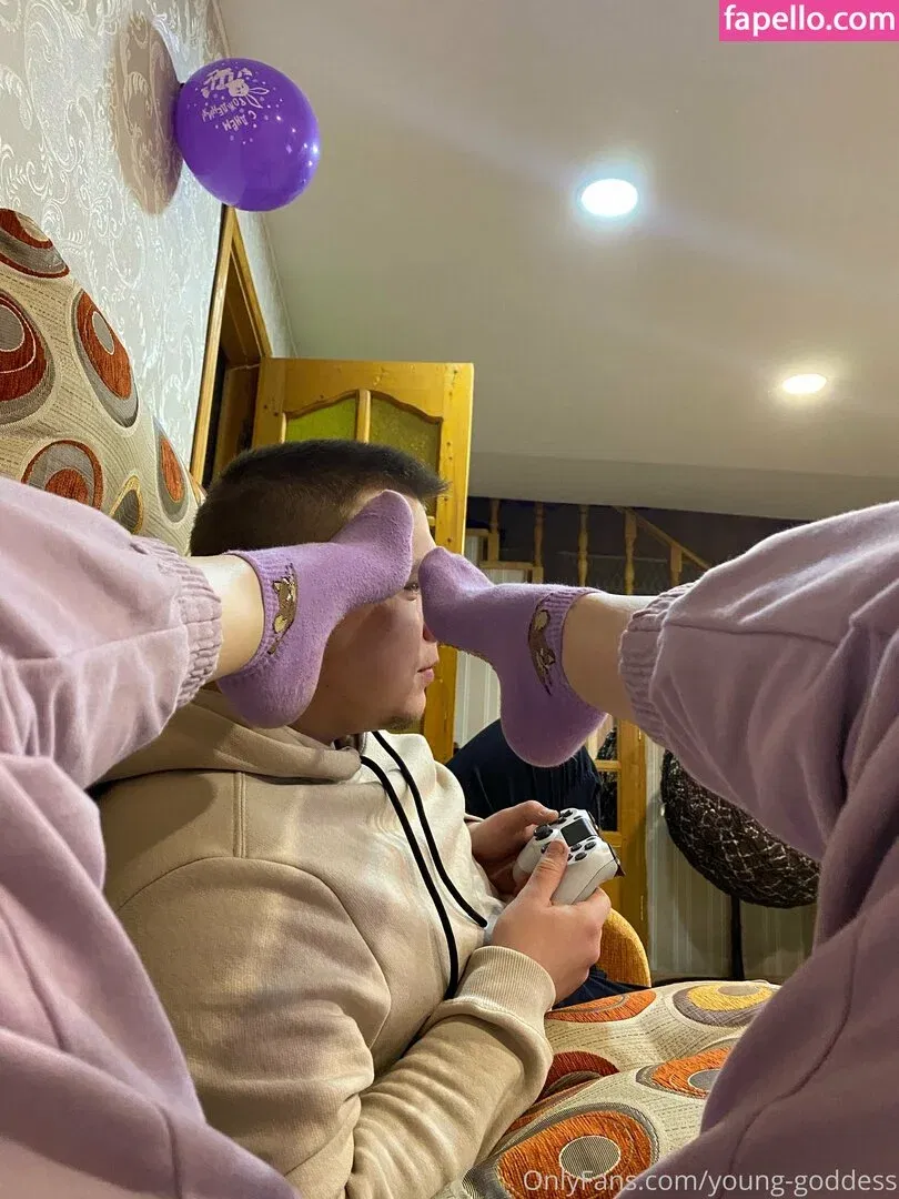 young-goddess Onlyfans Photo Gallery 