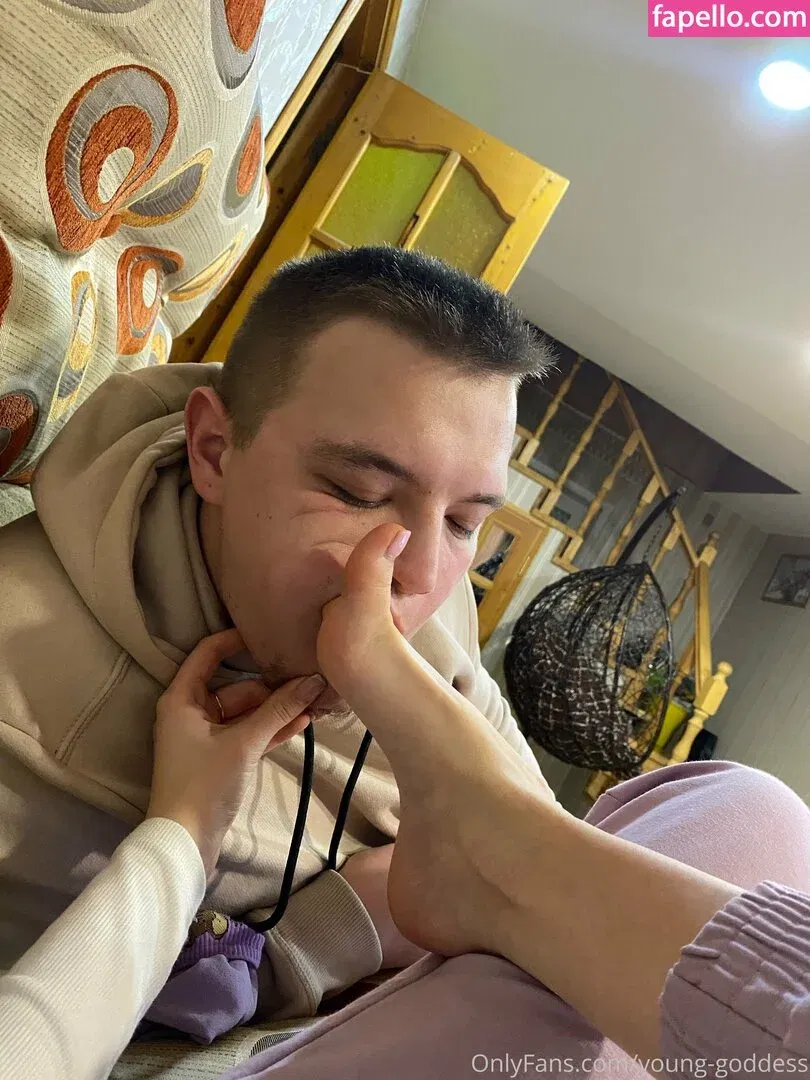 young-goddess Onlyfans Photo Gallery 