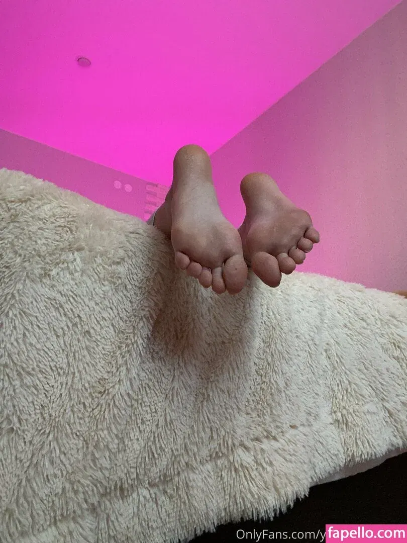 young-goddess Onlyfans Photo Gallery 