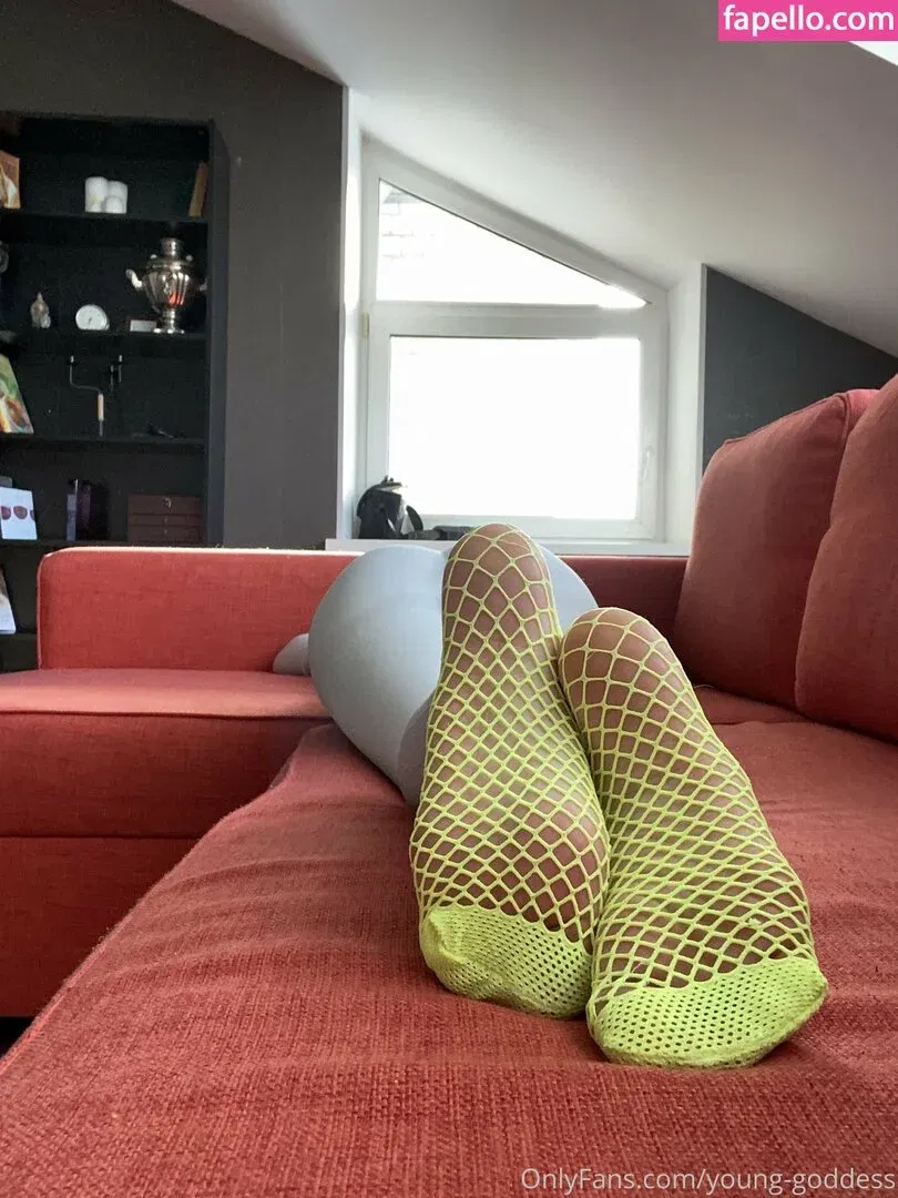 young-goddess Onlyfans Photo Gallery 