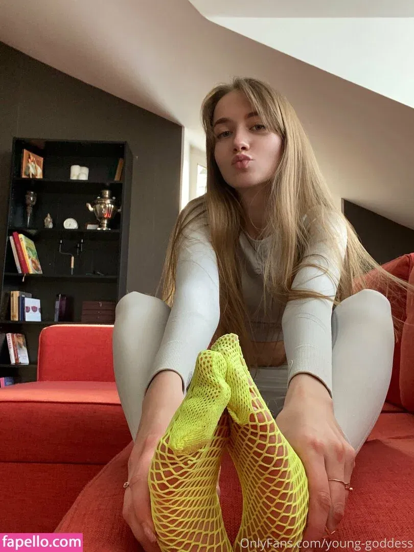 young-goddess Onlyfans Photo Gallery 