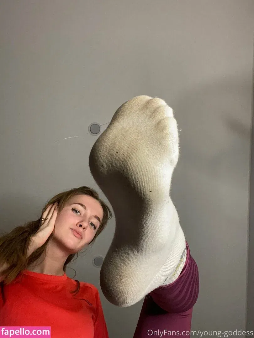 young-goddess Onlyfans Photo Gallery 