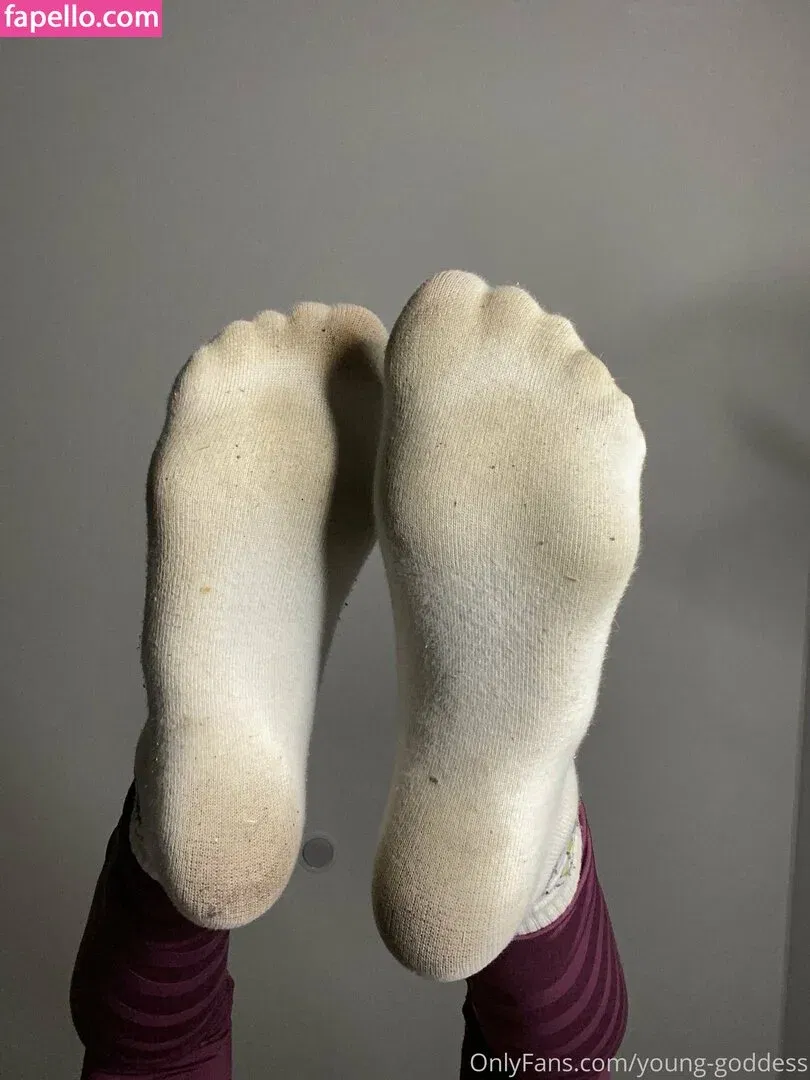 young-goddess Onlyfans Photo Gallery 