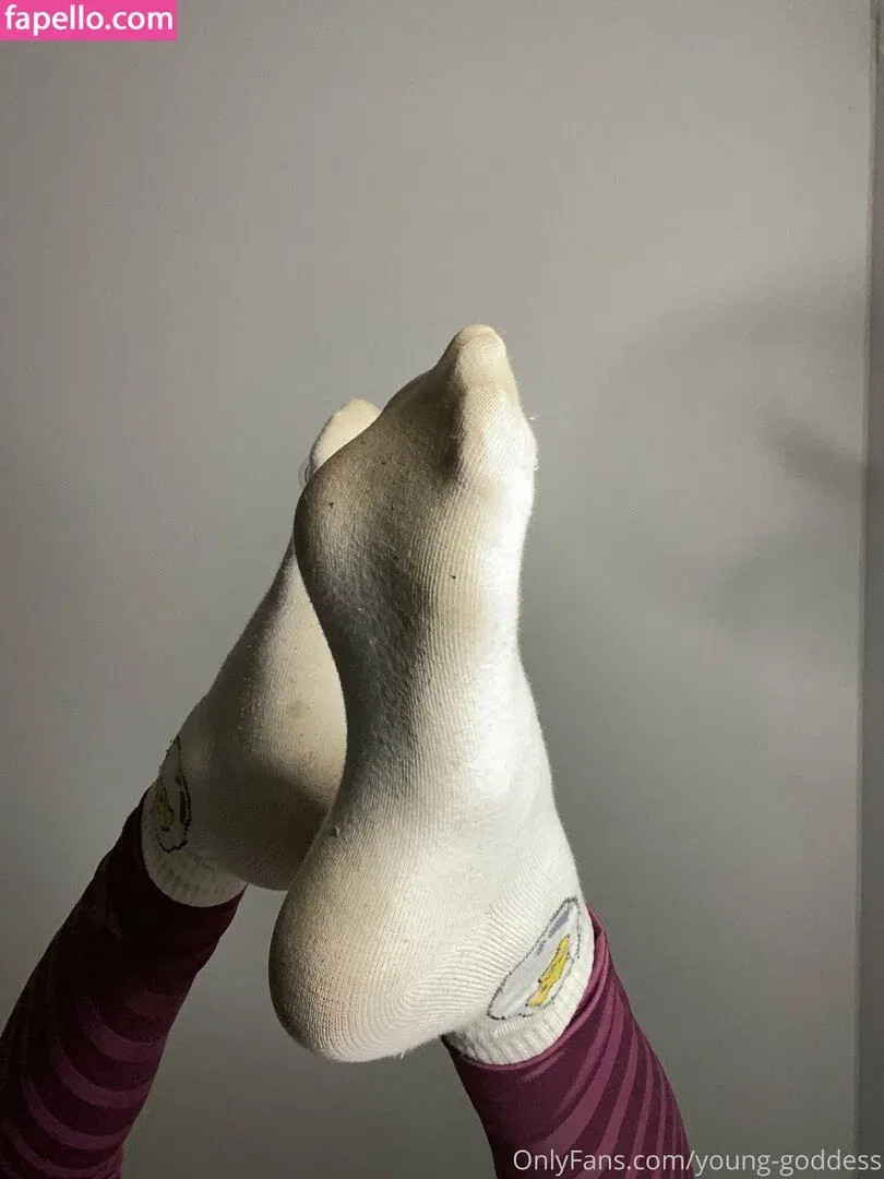 young-goddess Onlyfans Photo Gallery 