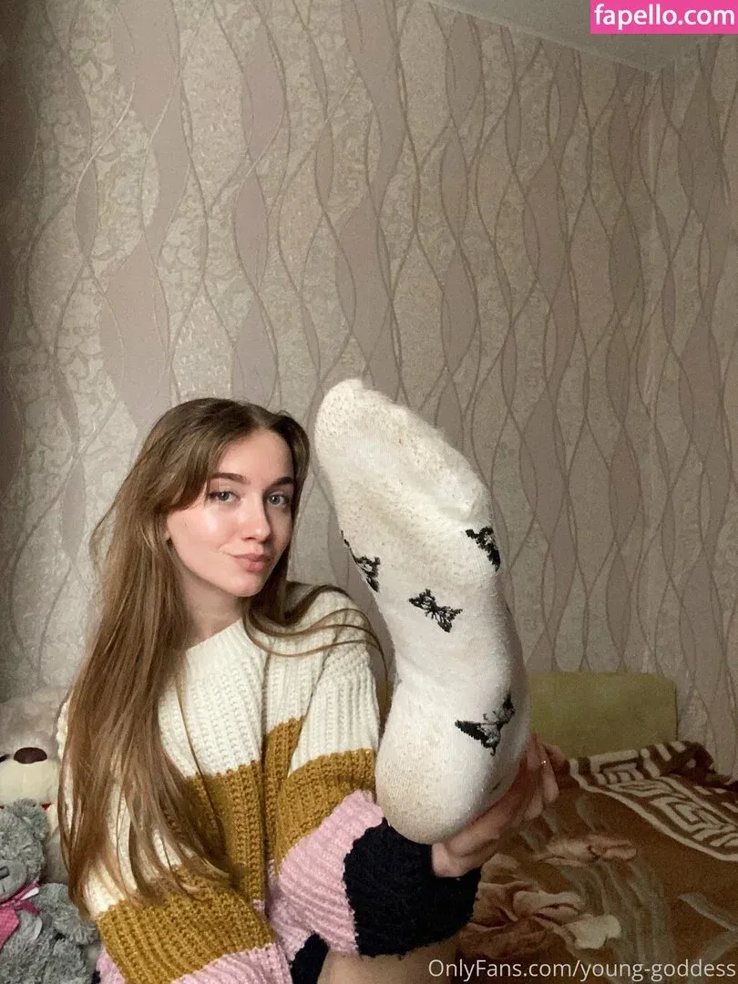 young-goddess Onlyfans Photo Gallery 