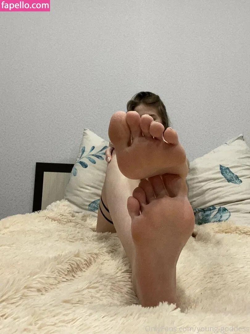 young-goddess Onlyfans Photo Gallery 