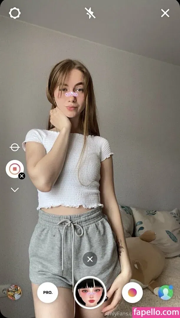 young-goddess Onlyfans Photo Gallery 