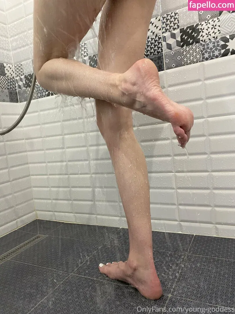 young-goddess Onlyfans Photo Gallery 