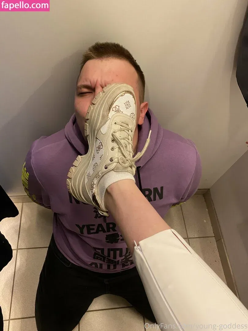 young-goddess Onlyfans Photo Gallery 