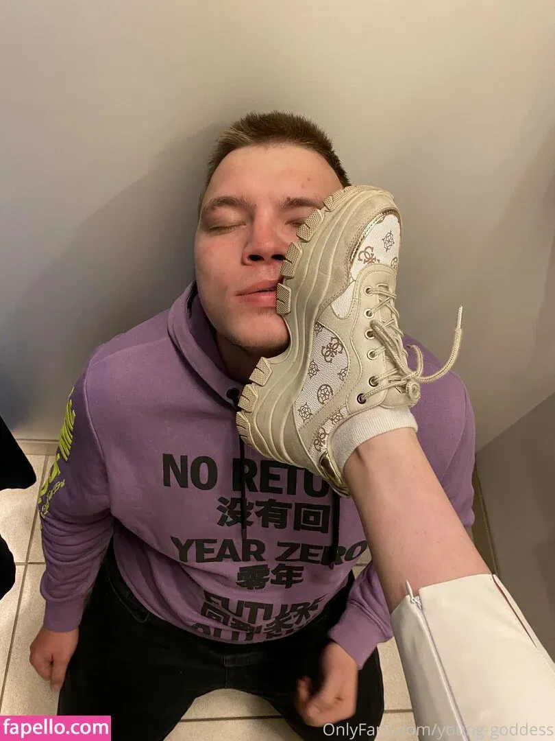 young-goddess Onlyfans Photo Gallery 