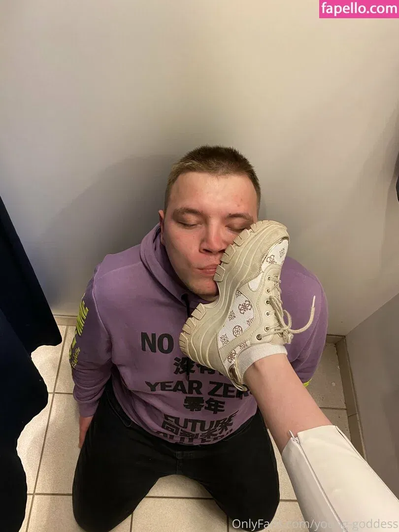 young-goddess Onlyfans Photo Gallery 