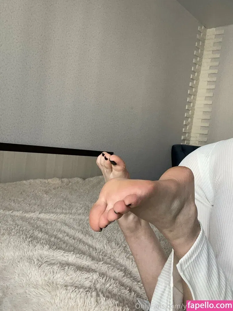 young-goddess Onlyfans Photo Gallery 