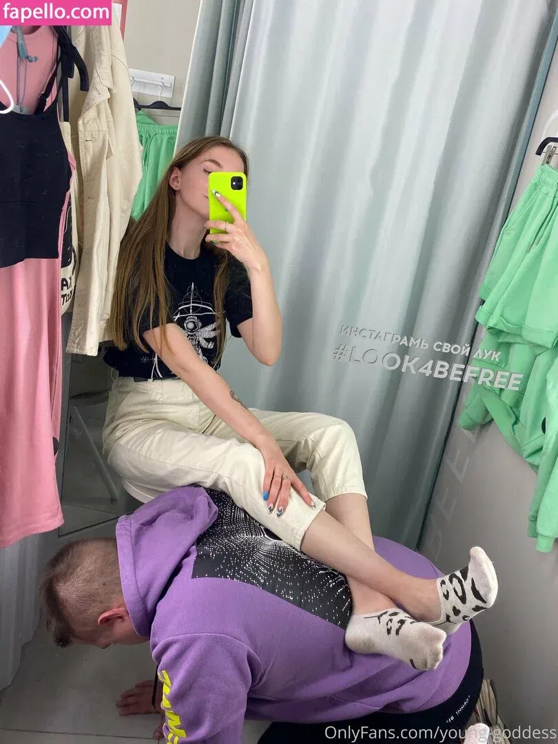 young-goddess Onlyfans Photo Gallery 