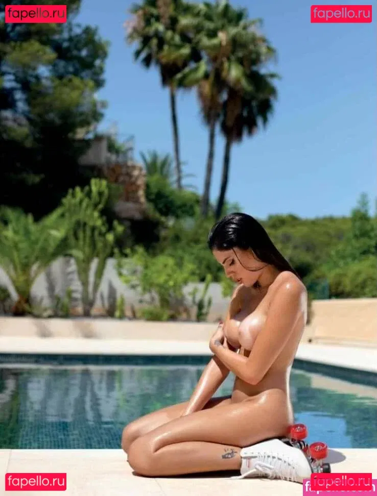 Plum sg Onlyfans Photo Gallery 