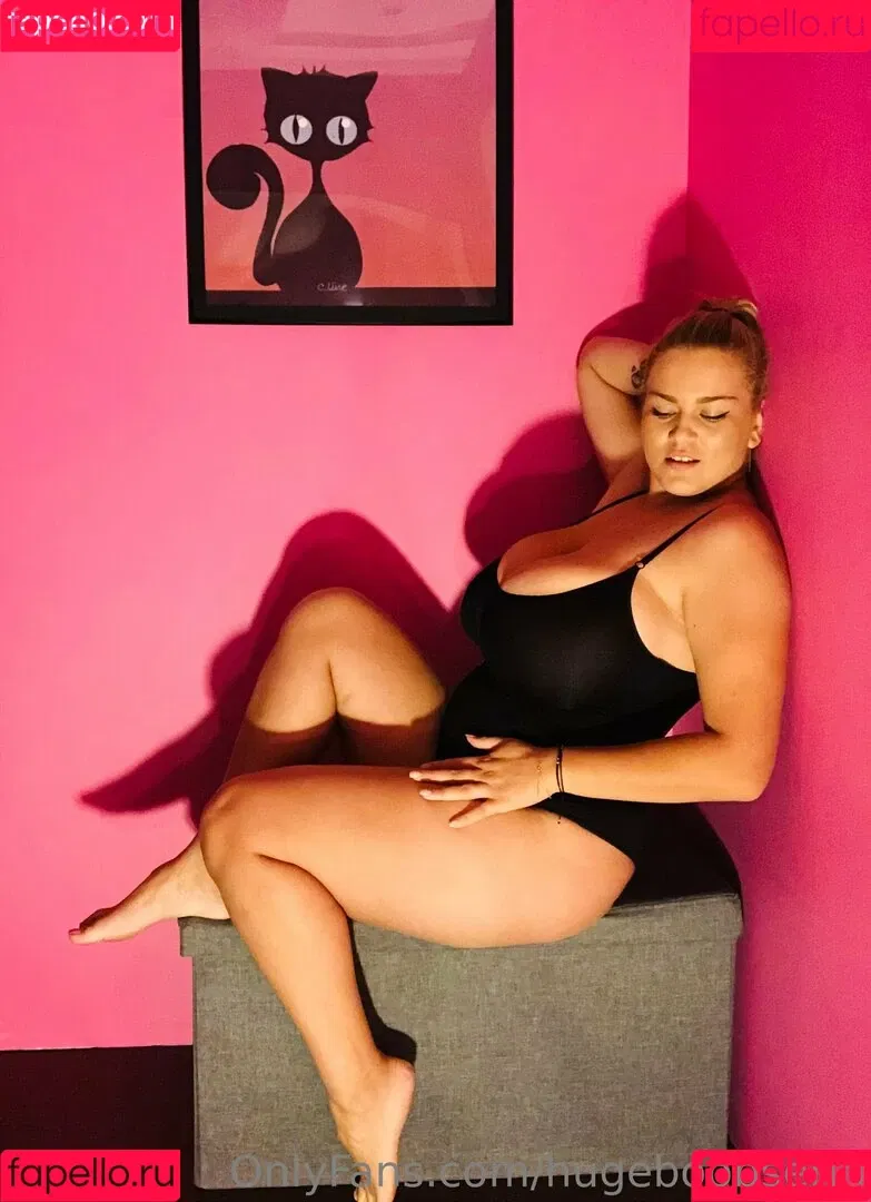 hugeboobserin Onlyfans Photo Gallery 