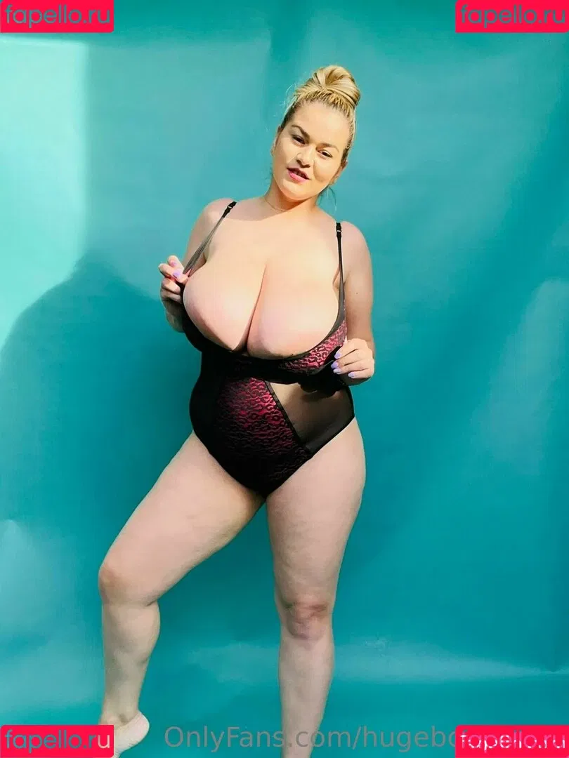 hugeboobserin Onlyfans Photo Gallery 