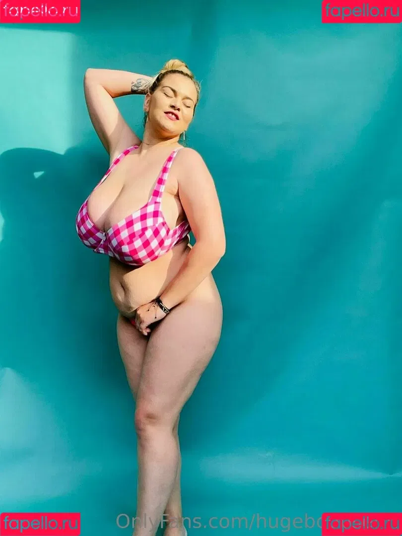 hugeboobserin Onlyfans Photo Gallery 
