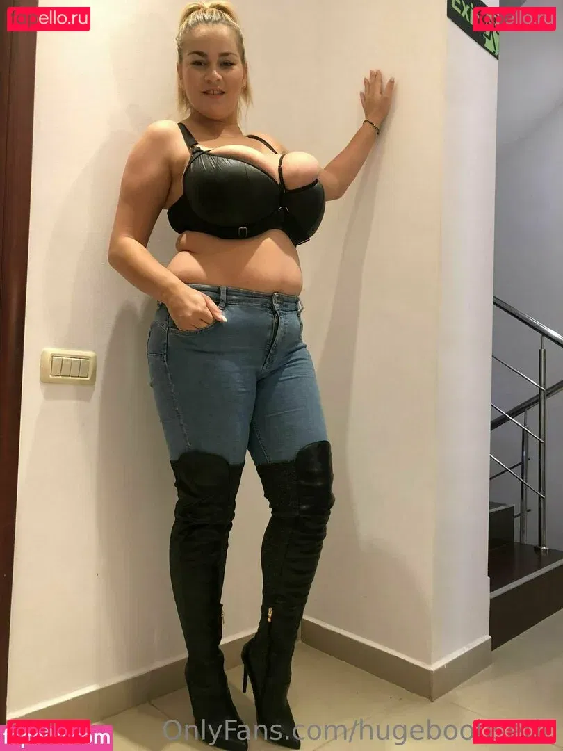 hugeboobserin Onlyfans Photo Gallery 